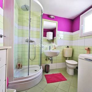 Trsat, uređen stan s dodatnim prostorom, na atraktivnoj poziciji