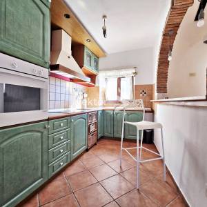 Trsat, uređen stan s dodatnim prostorom, na atraktivnoj poziciji