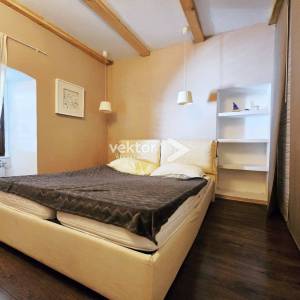 Trsat, uređen stan s dodatnim prostorom, na atraktivnoj poziciji