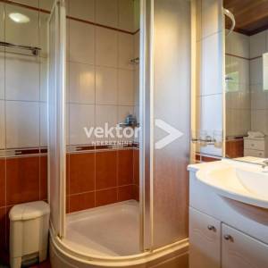 Tršće, goranska kuća za odmor s grijanim bazenom