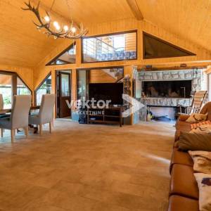 Tršće, goranska kuća za odmor s grijanim bazenom