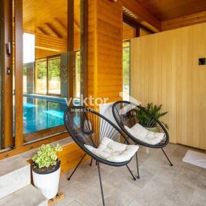 Tršće, goranska kuća za odmor s grijanim bazenom