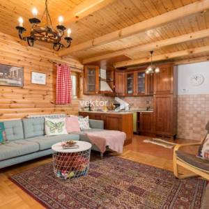 Tršće, goranska kuća za odmor s grijanim bazenom