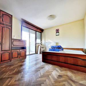 Turnić, 2-soban stan s komotnom lođom i pogledom