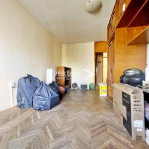 Turnić, 2-soban stan s komotnom lođom i pogledom