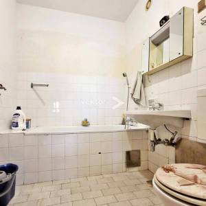 Turnić, 2-soban stan s komotnom lođom i pogledom