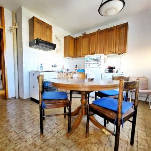 Turnić, 2-soban stan s komotnom lođom i pogledom