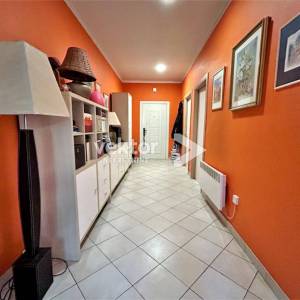 Turnić, komforan obiteljski stan u manjoj zgradi