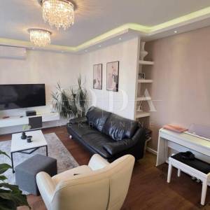 Turnić – Luksuzan 3S+DB s terasom i pogledom na more