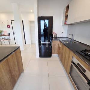 Turnić – Luksuzan 3S+DB s terasom i pogledom na more