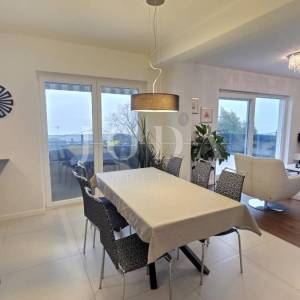 Turnić – Luksuzan 3S+DB s terasom i pogledom na more