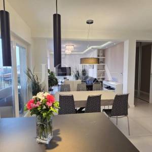 Turnić – Luksuzan 3S+DB s terasom i pogledom na more