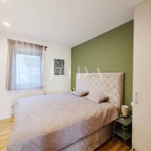 Turnić – Luksuzan 3S+DB s terasom i pogledom na more