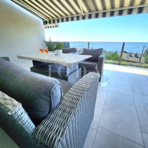 Turnić – Luksuzan 3S+DB s terasom i pogledom na more