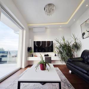 Turnić – Luksuzan 3S+DB s terasom i pogledom na more