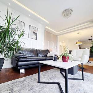 Turnić – Luksuzan 3S+DB s terasom i pogledom na more