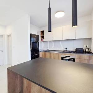 Turnić – Luksuzan 3S+DB s terasom i pogledom na more