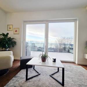 Turnić – Luksuzan 3S+DB s terasom i pogledom na more