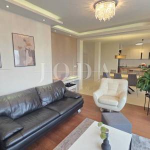 Turnić – Luksuzan 3S+DB s terasom i pogledom na more