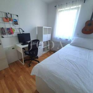 Turnić – Luksuzan 3S+DB s terasom i pogledom na more