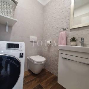 Turnić – Luksuzan 3S+DB s terasom i pogledom na more