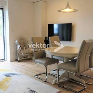 Turnić, uređen 2-soban s dnevnim boravkom, balkon