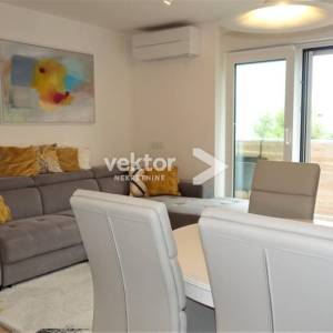 Turnić, uređen 2-soban s dnevnim boravkom, balkon