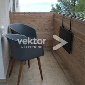 Turnić, uređen 2-soban s dnevnim boravkom, balkon