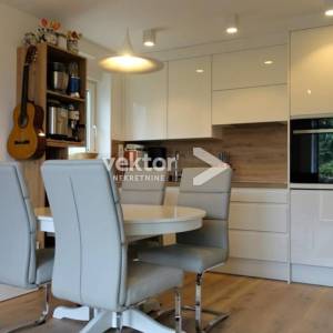 Turnić, uređen 2-soban s dnevnim boravkom, balkon