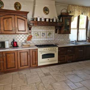 UMAG - Prostrana kuća sa velikom okućnicom, prvi red do mora