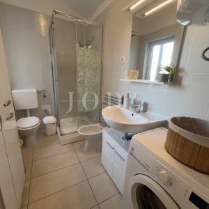 Uređeni apartman u centru Crikvenice, prvi red do mora