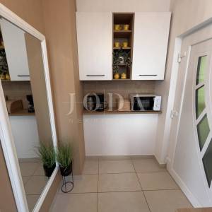 Uređeni apartman u centru Crikvenice, prvi red do mora