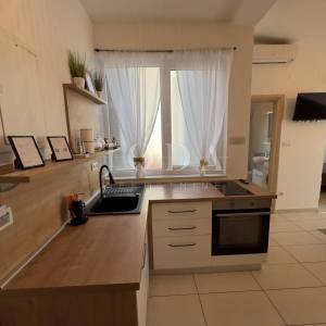 Uređeni apartman u centru Crikvenice, prvi red do mora