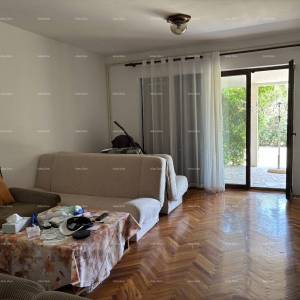 VALBANDON - Kuća s dva stana – idealna za obiteljski život ili investiciju