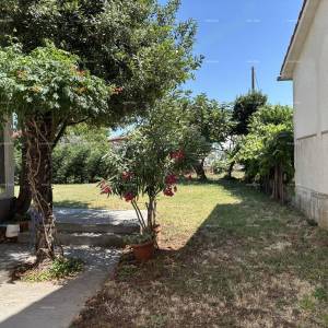 VALBANDON - Kuća s dva stana – idealna za obiteljski život ili investiciju