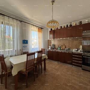 VALBANDON - Kuća s dva stana – idealna za obiteljski život ili investiciju