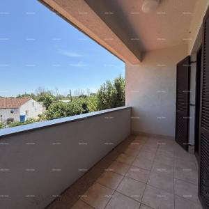 VALBANDON - Kuća s dva stana – idealna za obiteljski život ili investiciju