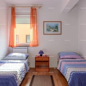 Valdebek. Kuća s 4 stana svaki stan zaseban ulaz!  Blizina centra Pule!