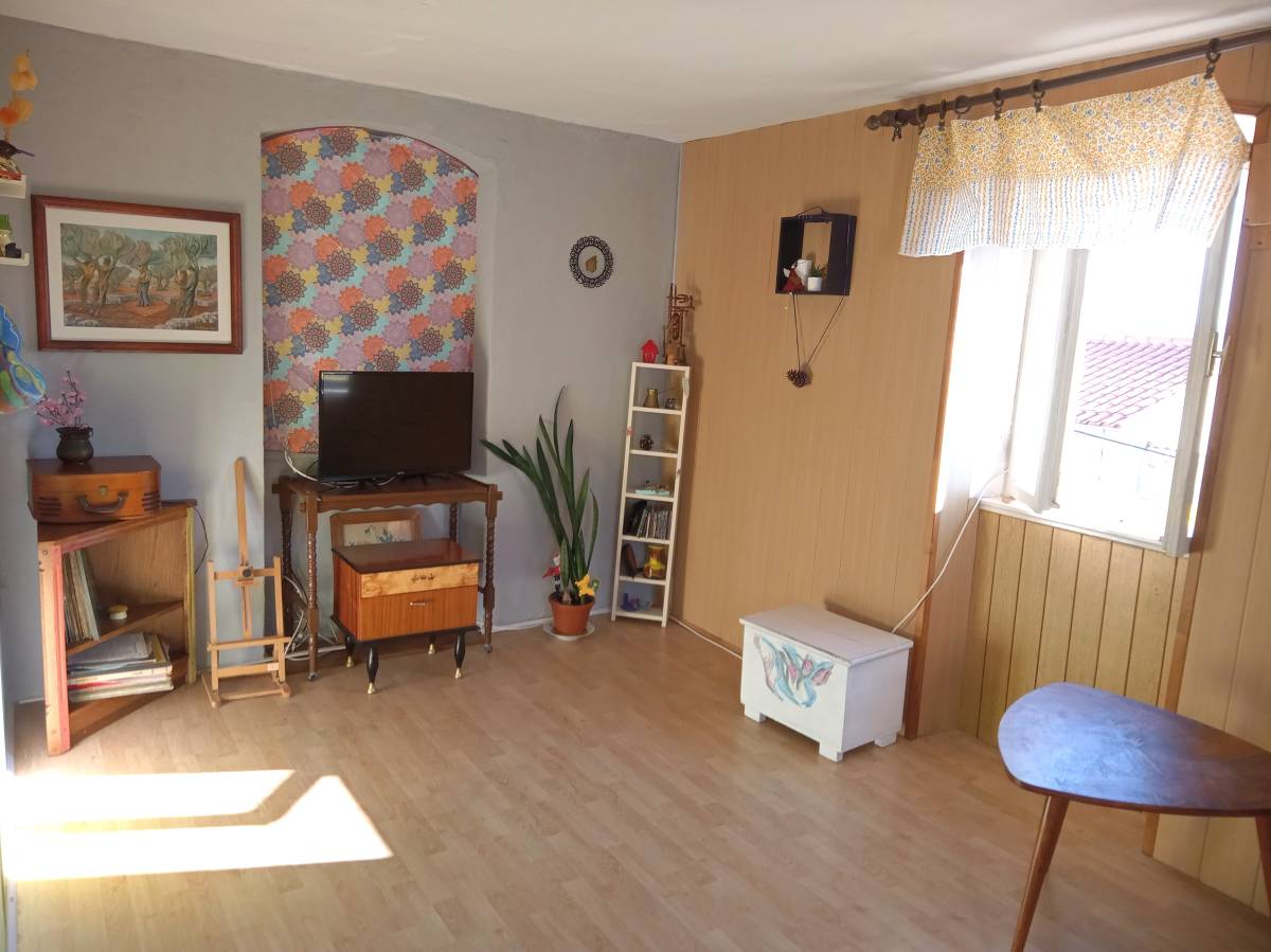 VAROŠ - 2 stana pogled na more, dvor i potencijal nadogradnje