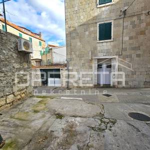 Vela Varoš, centar Splita, poslovni prostor s turističkim potencijalom