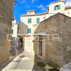 Vela Varoš, centar Splita, poslovni prostor s turističkim potencijalom