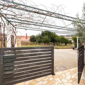 Veli Vrh! Pula! Dvije prizemnice s bazenom!