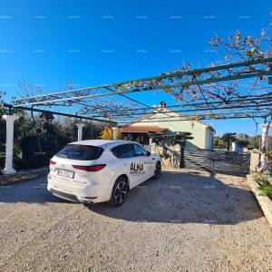 Veli Vrh! Pula! Dvije prizemnice s bazenom!