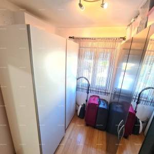 Veli Vrh! Pula! Dvije prizemnice s bazenom!