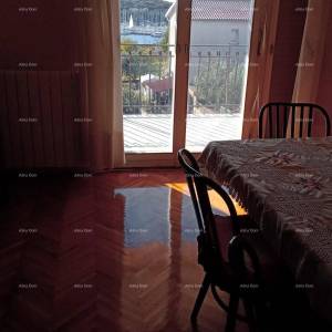 Veruda. Prodaja kuće s apartmanima u Puli  blizu mora, s pogledom na more