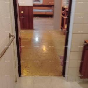 Veruda. Prodaja kuće s apartmanima u Puli  blizu mora, s pogledom na more