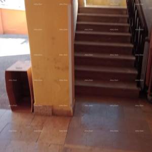 Veruda. Prodaja kuće s apartmanima u Puli  blizu mora, s pogledom na more