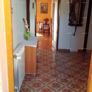 Veruda. Prodaja kuće s apartmanima u Puli  blizu mora, s pogledom na more