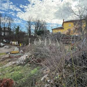 Viškovo – građevinsko zemljište 1408 m² s građevinskom dozvolom