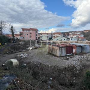 Viškovo – građevinsko zemljište 1408 m² s građevinskom dozvolom